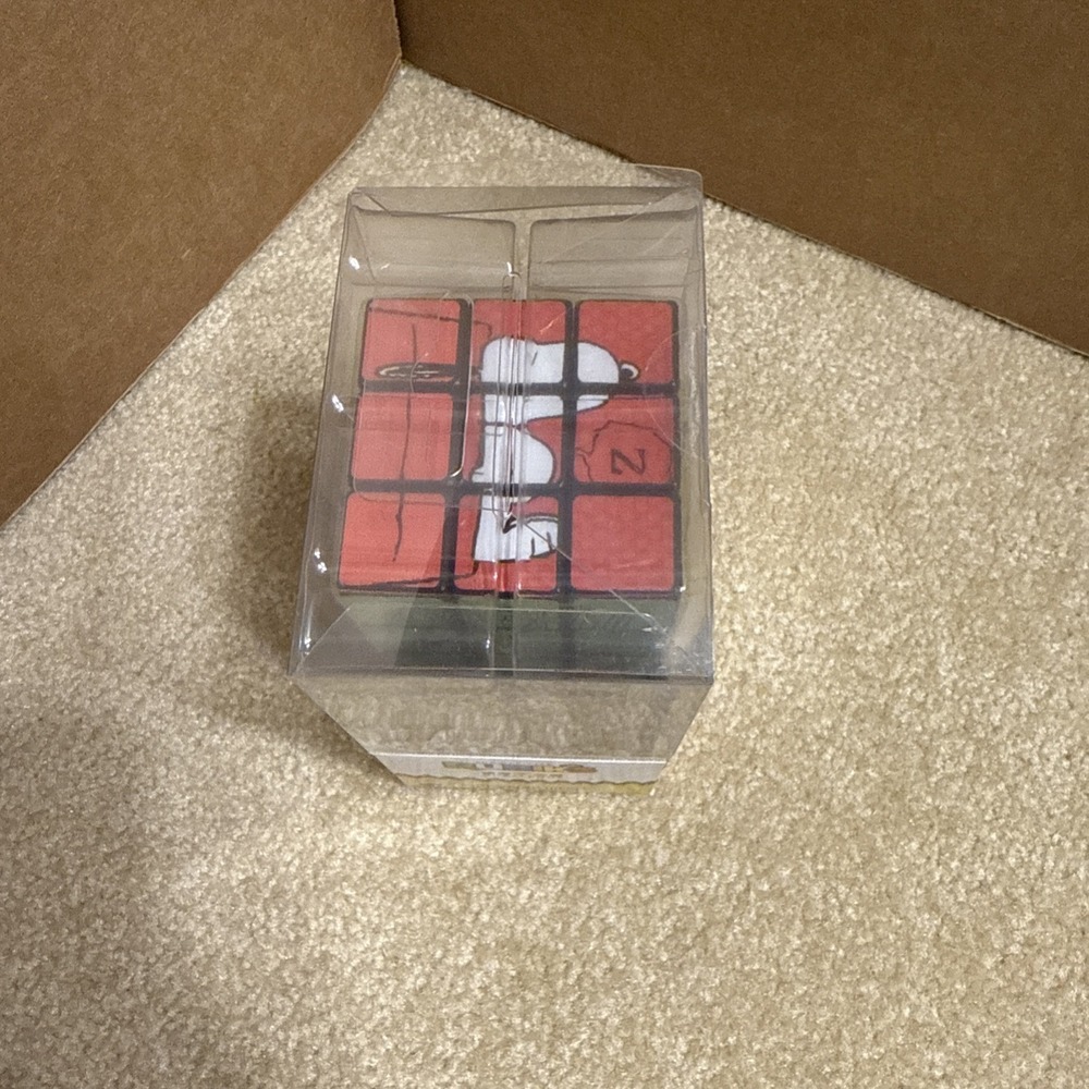 The Official Rubik's Cube PEANUTS Classic Moments Themed 3x3 Cube NEW - Picture 5 of 6